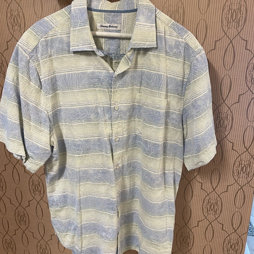 Men’s Tommy Bahama button-down, short sleeve shirt, size L
